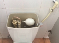 Bồn cầu bị cạn nước phải làm sao?