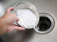 Cách thông cống rãnh bằng muối đơn giản, hiệu quả