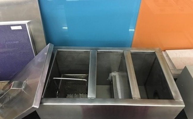 Xử l&yacute; bằng cơ học để lọc dầu mỡ ra khỏi nước