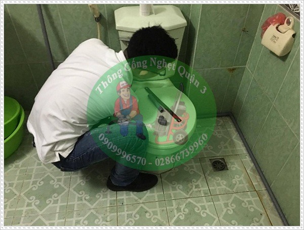 Cách xử lý bồn cầu dội nước có mùi