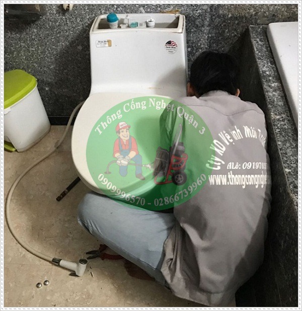 Nguy&ecirc;n nh&acirc;n bồn cầu bị tr&agrave;o ngược nước