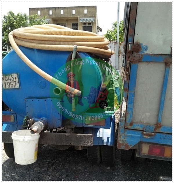 Gi&aacute; h&uacute;t hầm cầu tại TP.HCM