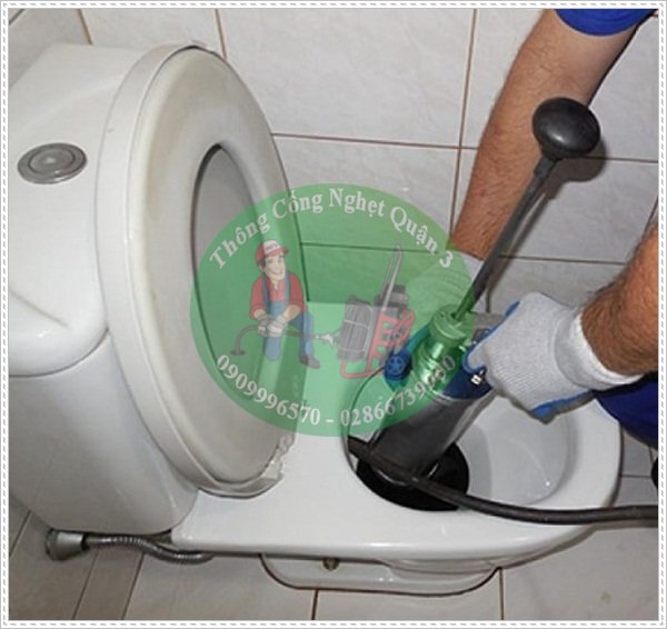 Nguyên nhân bồn cầu có mùi hôi khi dội nước