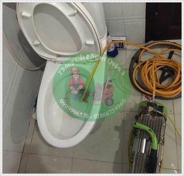 C&aacute;ch khắc phục bồn cầu k&ecirc;u ộc ộc v&agrave; tr&agrave;o ngược nước