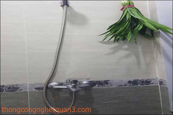 Khử m&ugrave;i nh&agrave; vệ sinh bằng l&aacute; dứa